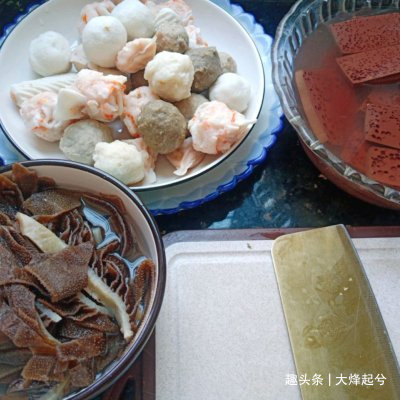 家常毛血旺 ,做法简单,麻辣鲜香,配上一瓶啤酒,太过瘾