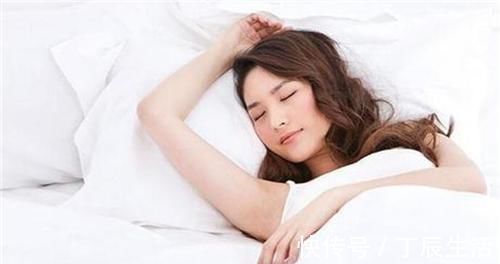 柠檬水|女人“姨妈”来了,这6种食物不要错过,排出污血,子宫变光滑