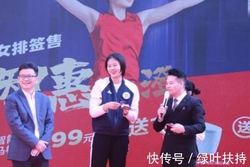 女排姑娘|24岁女排姑娘出席活动,笑起来十分可爱,网友称奥运冠军变胖了
