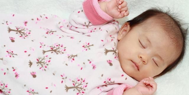 发育|哄宝宝睡觉是门技术活,三大哄睡方式容易伤到孩子,不要再用了