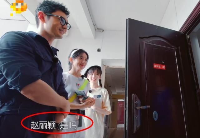 《中餐厅》黄晓明赵丽颖揽客被认出,他的第一反应暴露素养