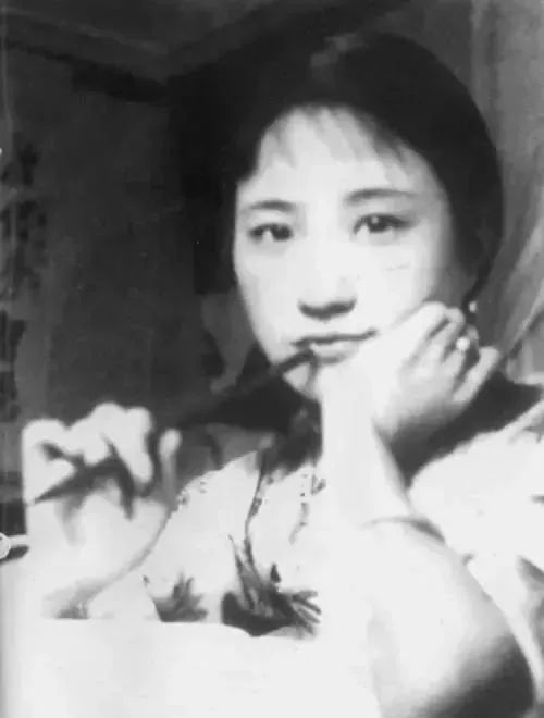 题识#绝世佳人陆小曼的一幅怪画,令人意想不到