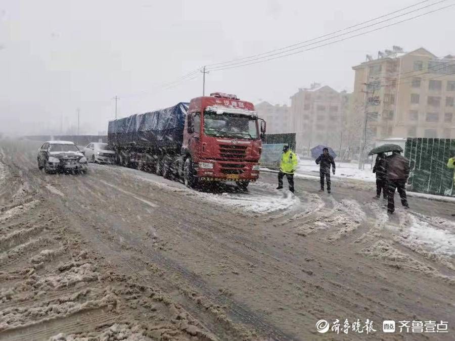 聊城|直击！风雪中聊城街头的逆行者！他们全力守护在路面一线