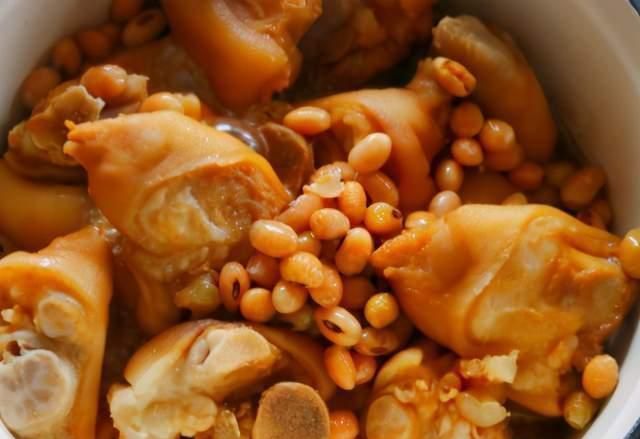 窍门|炖猪蹄时,掌握“1做2不做”窍门,猪蹄软烂香嫩,好吃无腥味