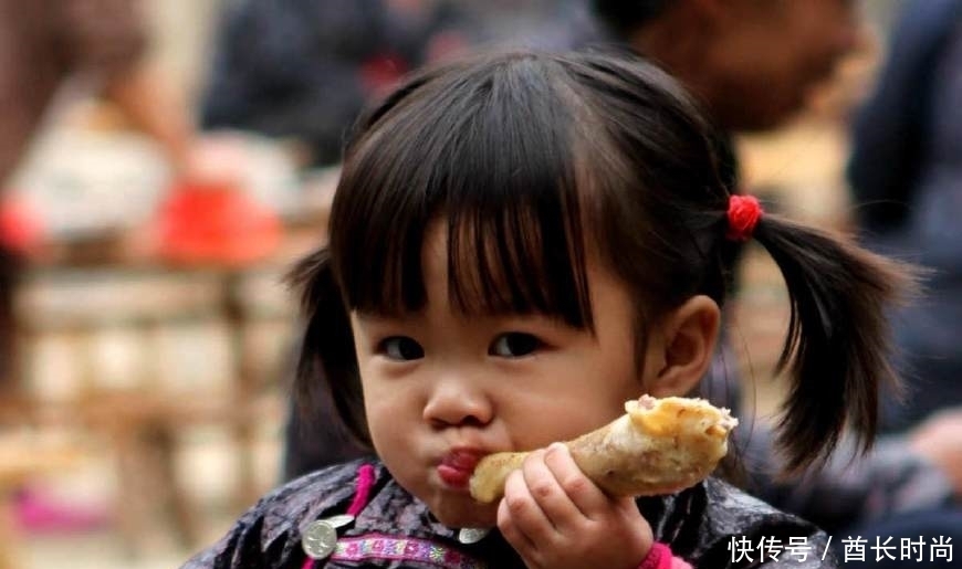 千古绝对!上联:“丫头啃鸭头,头头是道”,下联太经典了