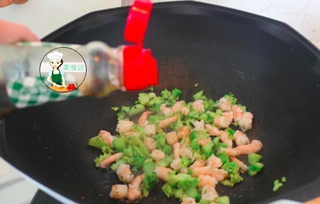 西兰花|想吃又怕胖？晚餐这样吃，简单营养，敞开吃还不长胖，就这么简单