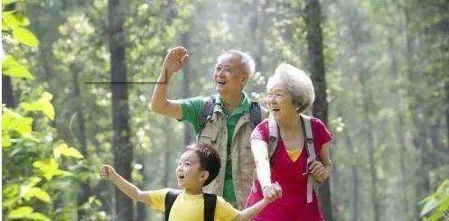 儿子|过年回家,奶奶逗孙子:不叫奶奶不给你住,孩子的话戳痛了她的心