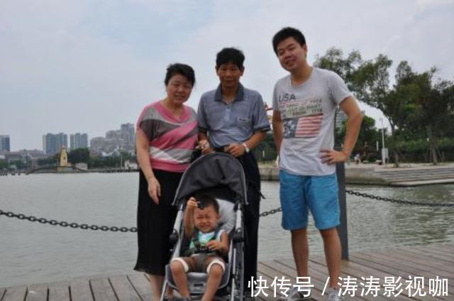 母乳|女子地铁上喂母乳,旁边男子指责不体面,女子回怼令人陷入沉思