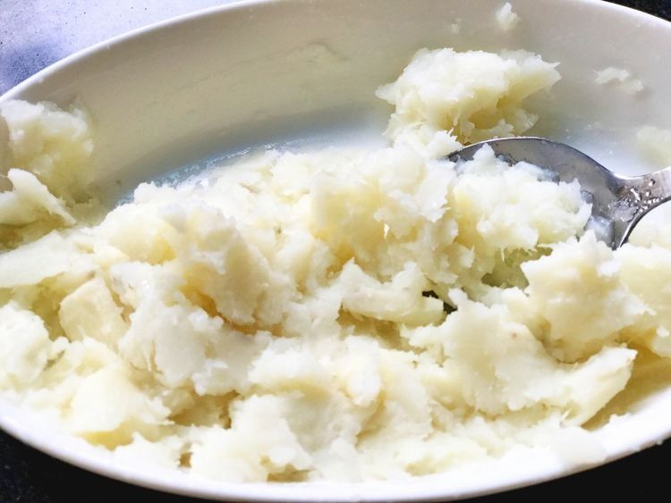 家里来客人就用这道菜来招待，外酥里嫩入口脆爽，做法也很简单