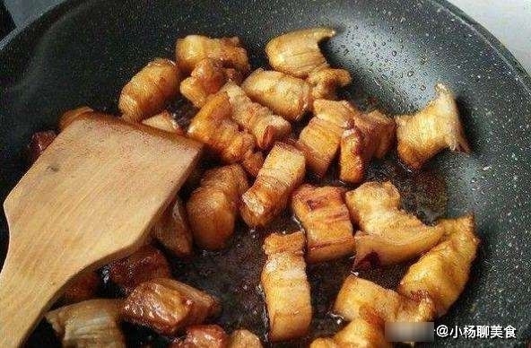 做红烧肉别再焯水!原来一直做错了,学会这招,红烧肉又香又嫩