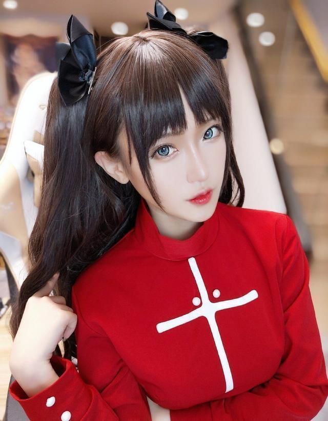 cos|腐团儿发自拍秀锁骨，新粉丝只关注到项链，铁粉才能发现它