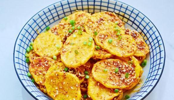 土豆别再炒着吃了,这样做比烧烤都好吃,下饭又解馋,家人爱吃
