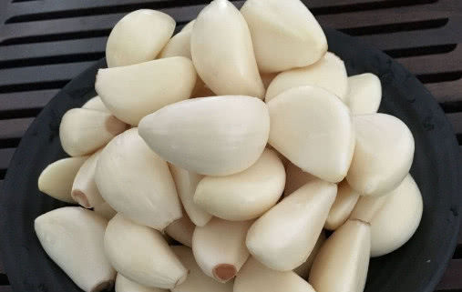 完快|大蒜放在花盆里太厉害了,我也是今天才知道,看完快告诉家里人