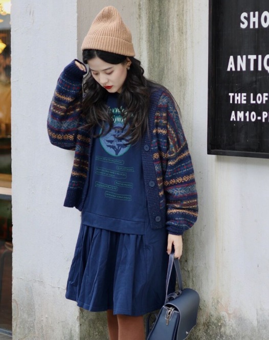 时髦|冬天的“毛衣”该怎么穿?建议搭配半身裙,让你温柔时髦有女人味
