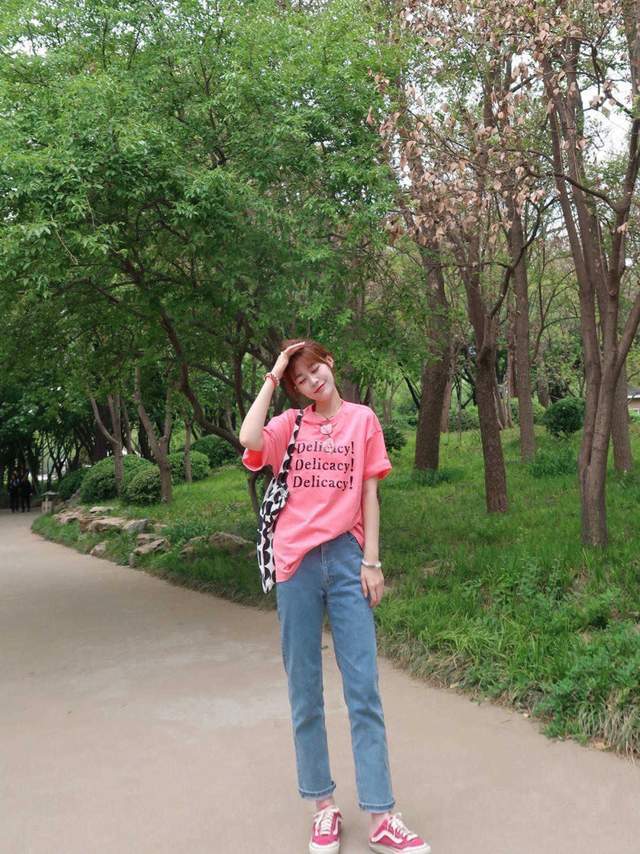 黑白灰|入秋怎么穿?少买黑白灰,这3套“高级色”,显白衬肤还耐看