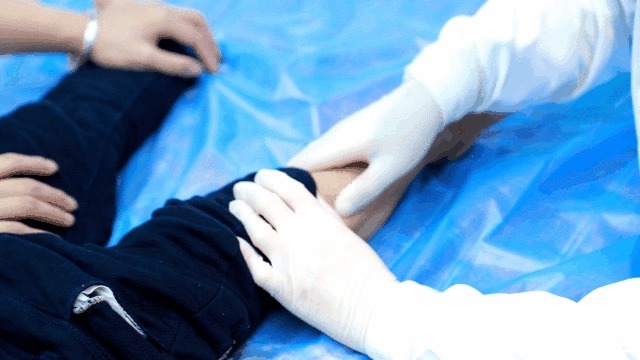 踮脚|当4岁脑瘫男孩,独立迈出人生第一步,全家人心都融化了!