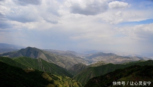 云顶山|烂泥沟，云顶山，步行栈道上的蓝天白云