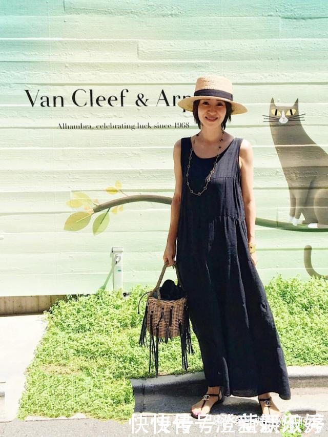 日常穿搭|这位日本主妇50岁，适龄穿搭简约又大方，堪称行走的时尚教科书