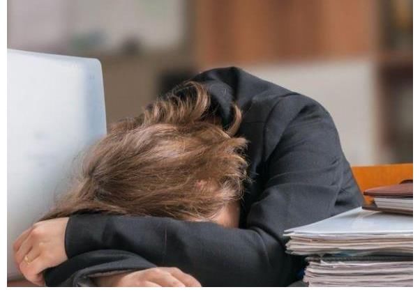 年轻人|躺平VS不会吧，白岩松惹怒全网的背后，是年轻人“希望”的茫然和无力“挣扎”的生活