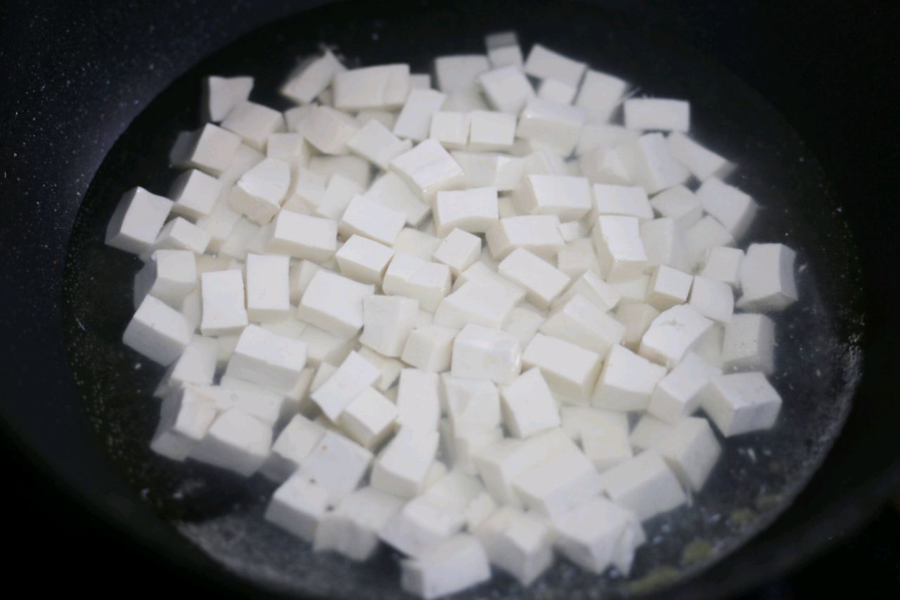 豆腐此做法,鲜嫩入味,成本不到2块钱,下饭又解馋
