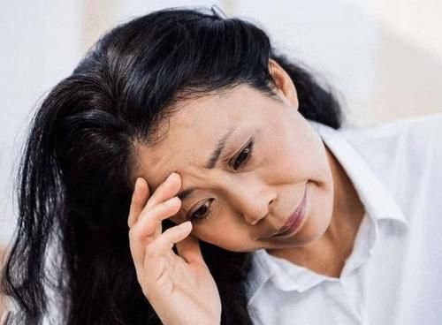 瑜伽|45岁阿姨失眠半年，从入睡困难到沾枕就睡，3种助眠方法值得学习