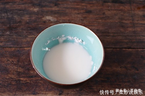 黑木耳|炒个木耳,噼噼啪啪响,锅要炸了一样,只需一个小窍门,就能解决