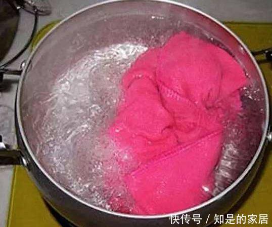 毛巾脏了别只会用洗衣液,学会这3招,多脏的毛巾都能轻松洗净!