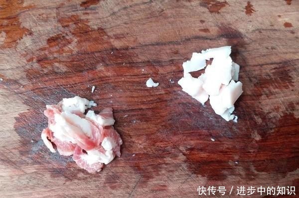 它的含铁量是菠菜的20倍,常吃眼睛变的更明亮,补血气色更好!