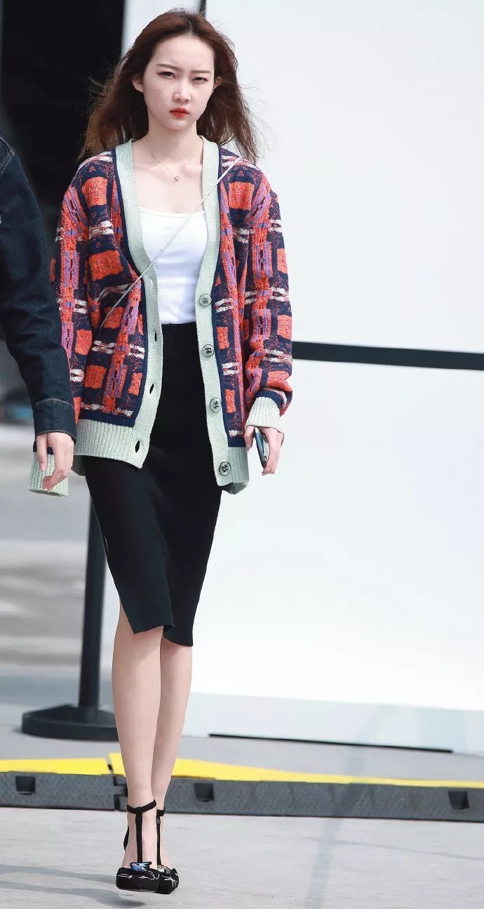 高跟鞋优雅时尚,让女性散发出迷人的气息