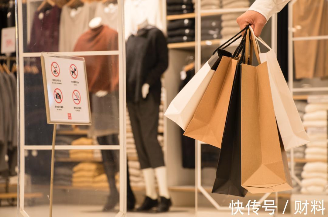 女鞋|“落寞鞋王”被迫关店6000家,退市2年后卷土重来,如今仍争第一