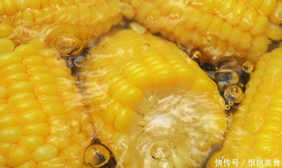 煮玉米时,记住三个小技巧,玉米香甜美味特别好吃