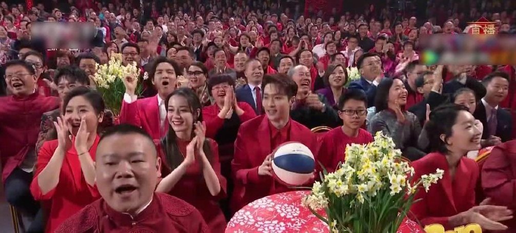 感动中国|为何春晚不对外售票，每次都“座无虚席”？都是谁在上面坐呢