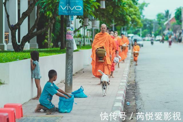 人文景观|老挝最温情的一道人文景观，持续千年，游客为此专门早起