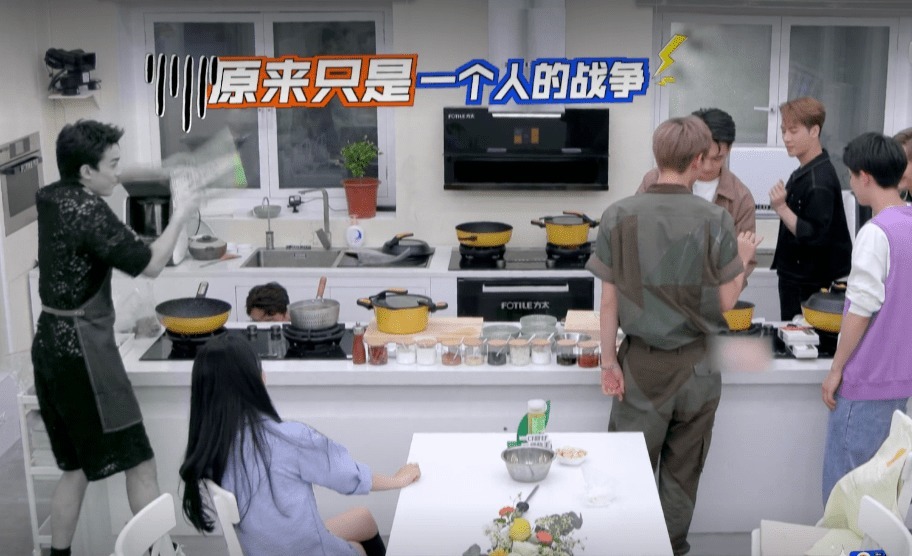 《拜冰7》开播,赵丽颖离婚后综艺首秀,状态不佳老是神游