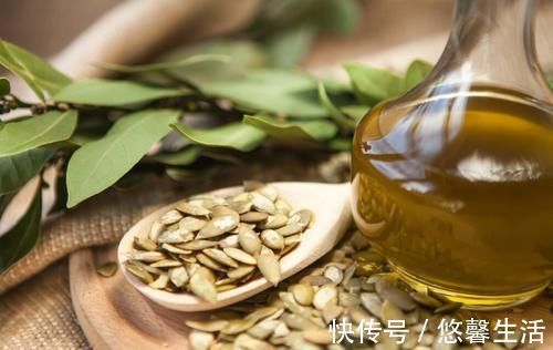 运动|20岁出头就患前列腺炎的人,劝你坚持3个运动,多吃3种食物,对前列腺好