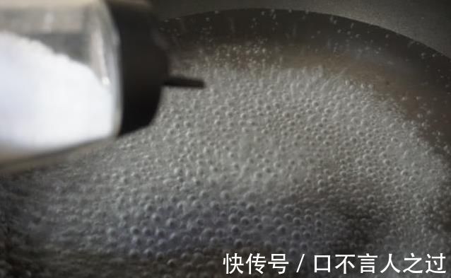 家常|一家三口的家常晚餐，10块钱做一大桌，朋友说你家老公女儿真幸福
