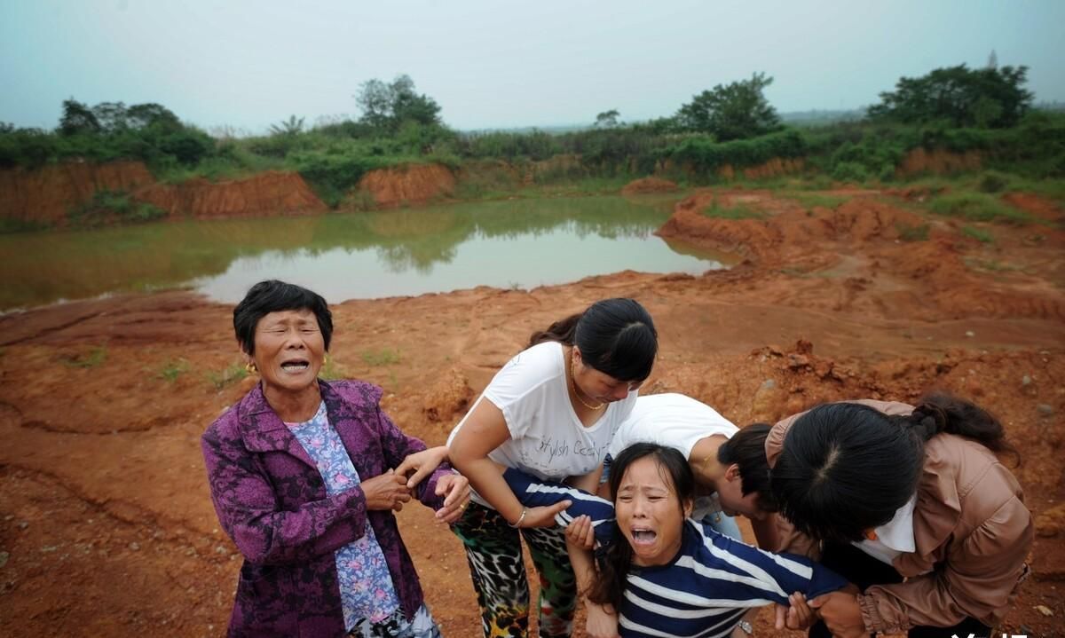 鱼竿被拖走，千万别去捞，多名钓友被淹死！你还敢捞吗？