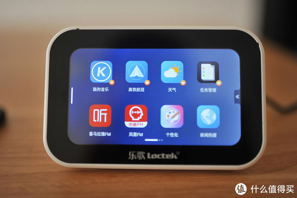 螺丝|家居改造：用电动升降桌打造我的居家办公小角落