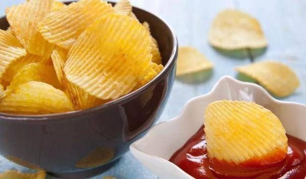 晚餐|经常失眠的人，晚餐最好别碰4种食物，睡眠质量会越来越好