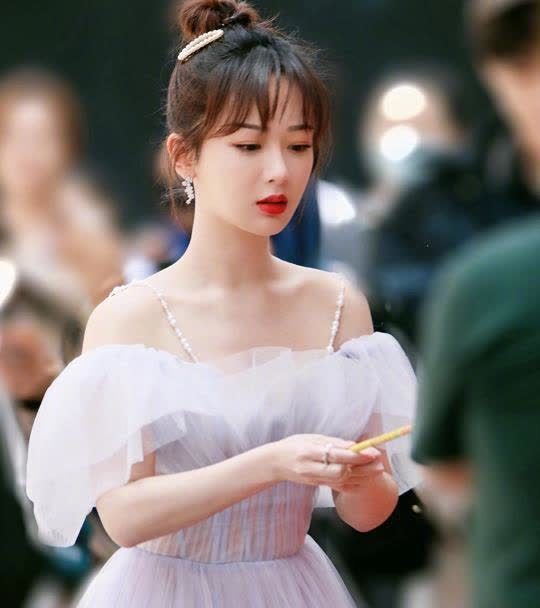 宋亚轩 杨紫新综艺路透曝光,穿民国学生装,跟宋亚轩坐一起太养眼