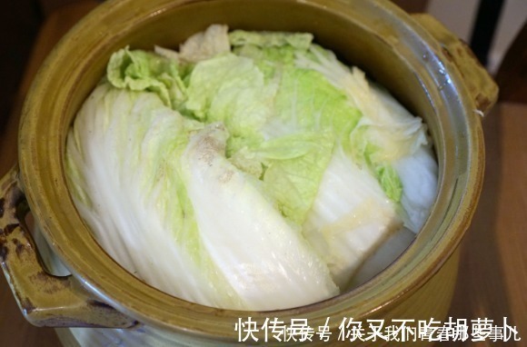腌酸菜时，别只知道加盐，学会3个技巧，不发霉不起沫，越放越香