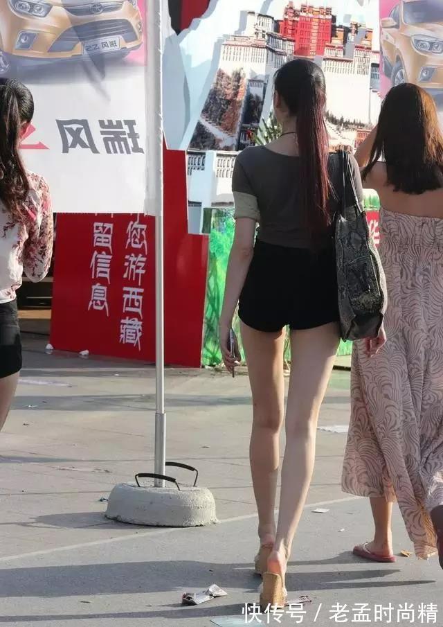 身材 街拍:火辣身材短裤美女真见识了所谓真正大长腿