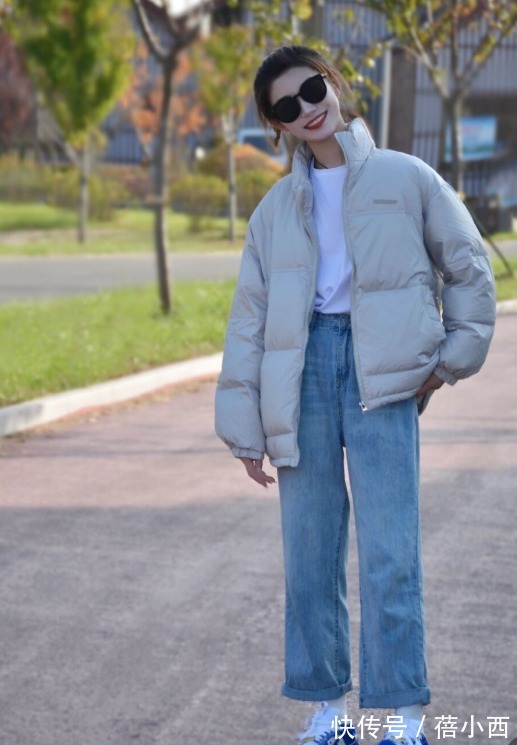 牛仔裤|“羽绒服+牛仔裤”=秋冬洋气搭配,兼具时髦和保暖,太高级了!
