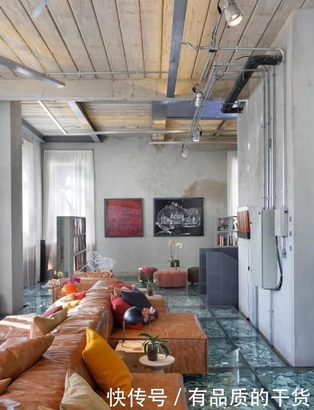 玻璃|朋友家的玻璃地板火了!装修剩点玻璃砸碎了填充进去,不敢上脚踩!