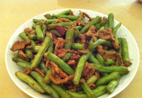 芸豆角|豆角炒肉，豆角有人焯水有人直接炒大厨都不对，难怪不好吃