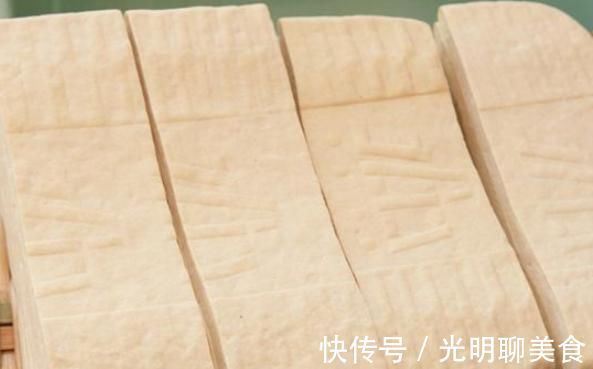 鱼类|膝盖随着年龄增长会“越差”，与其多吃钙片，不如多吃3种食物！