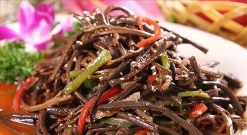 农村|此种“杂草”曾满山都是，被称为野菜之王，如今野生已难寻，可惜