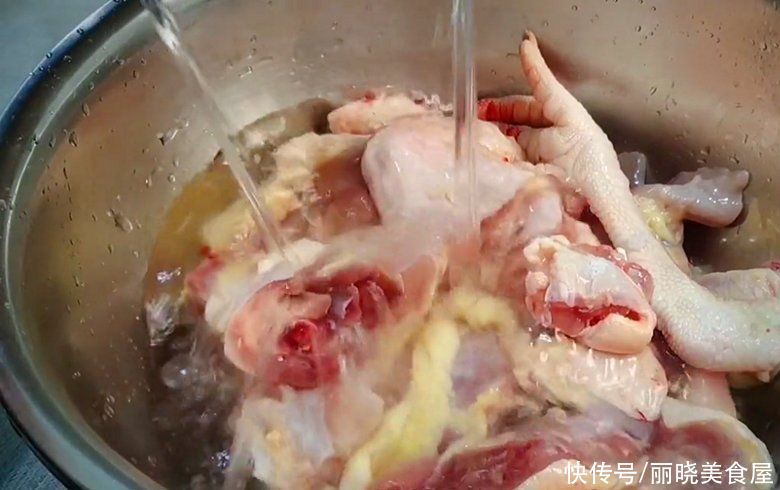 炖鸡汤，切记“三放”“三不放”的小窍门，汤鲜味美，好喝无腥味