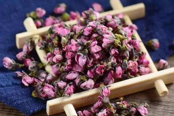 排毒养颜|女性常喝“4种花茶”，可补充雌性激素，美白祛斑，永葆青春