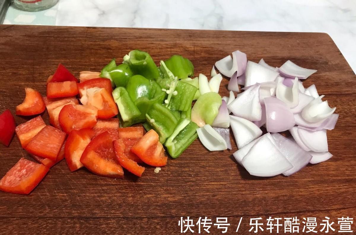 猪肝怎么炒才能滑嫩不硬大厨教你一招，美味又下饭